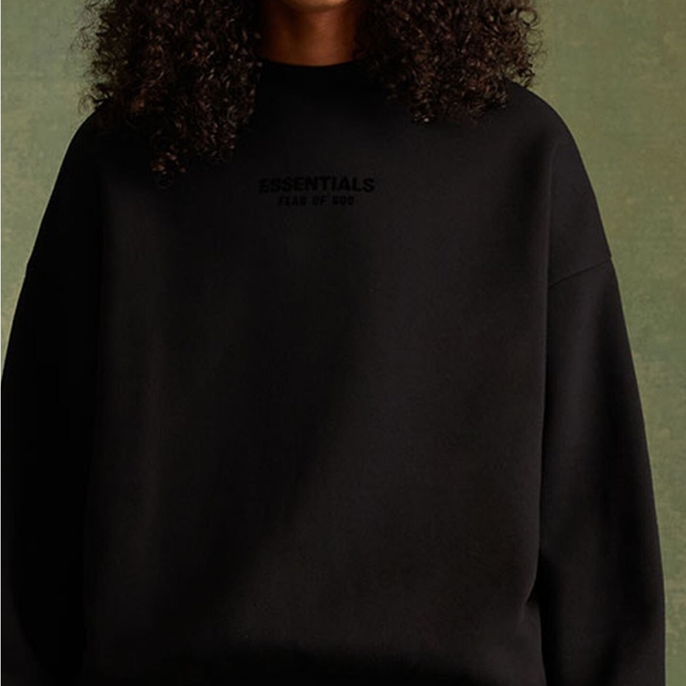 Essentials Fear of God Jet Black crew neck sweatshirt men’s medium